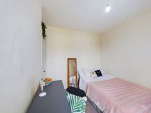 bed 4 - click for photo gallery